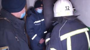 У ліфті багатоповерхівки застрягла вагітна жінка, у неї почалися пологи: злетілися медики та рятувальники