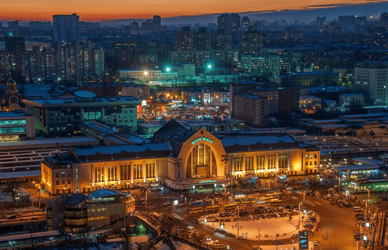 Фото центральный. Киев Железнодорожный вокзал. Центральный ж/д вокзал Киева. Киевский Центральный вокзал. Киев ж д вокзал.