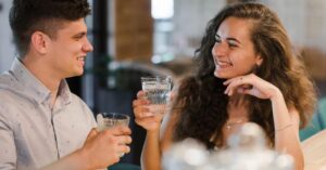 Вчені зробили несподівану заяву про щастя у сімейній парі: пийте алкоголь разом