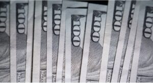 Що буде з курсом долара і євро в червні: банкір повідомив, до чого готуватися
